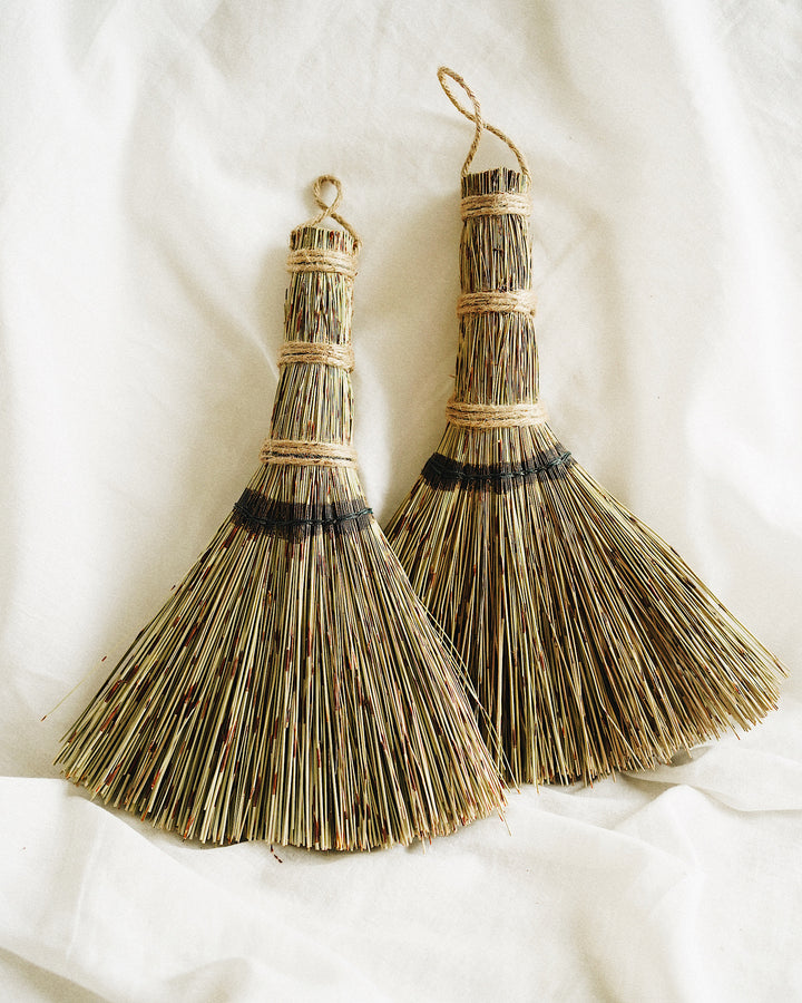 Niki Natural Grass Hand Broom | Olive & Iris