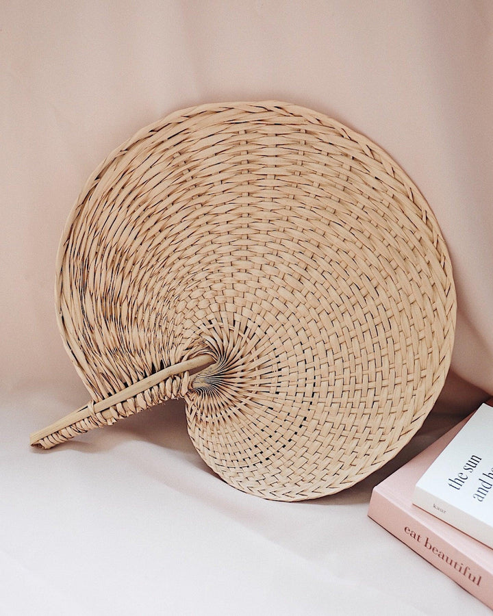 Seashell Straw Hand Fan | Olive & Iris