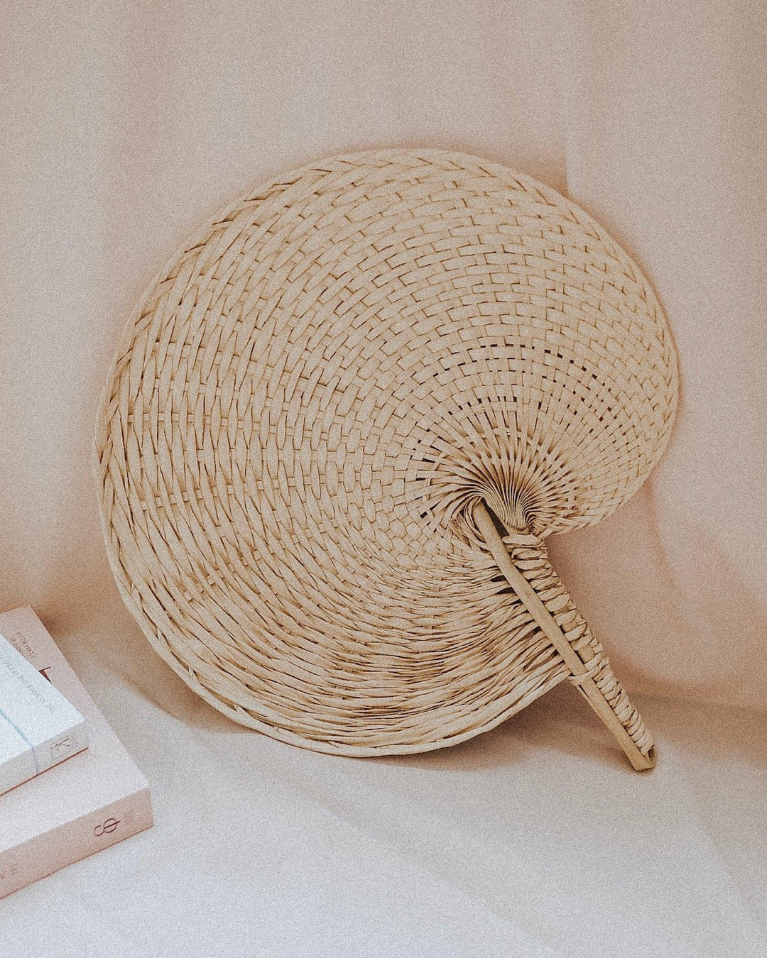 Seashell Straw Hand Fan | Olive & Iris