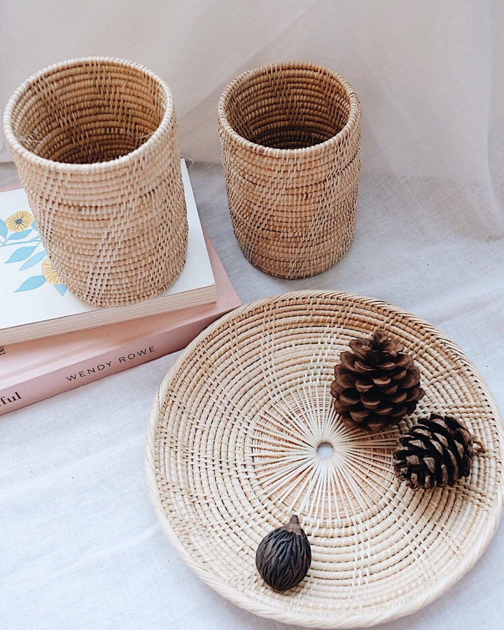 Thyme Rattan Utensil Holder & Round Rattan Plate Holiday Set