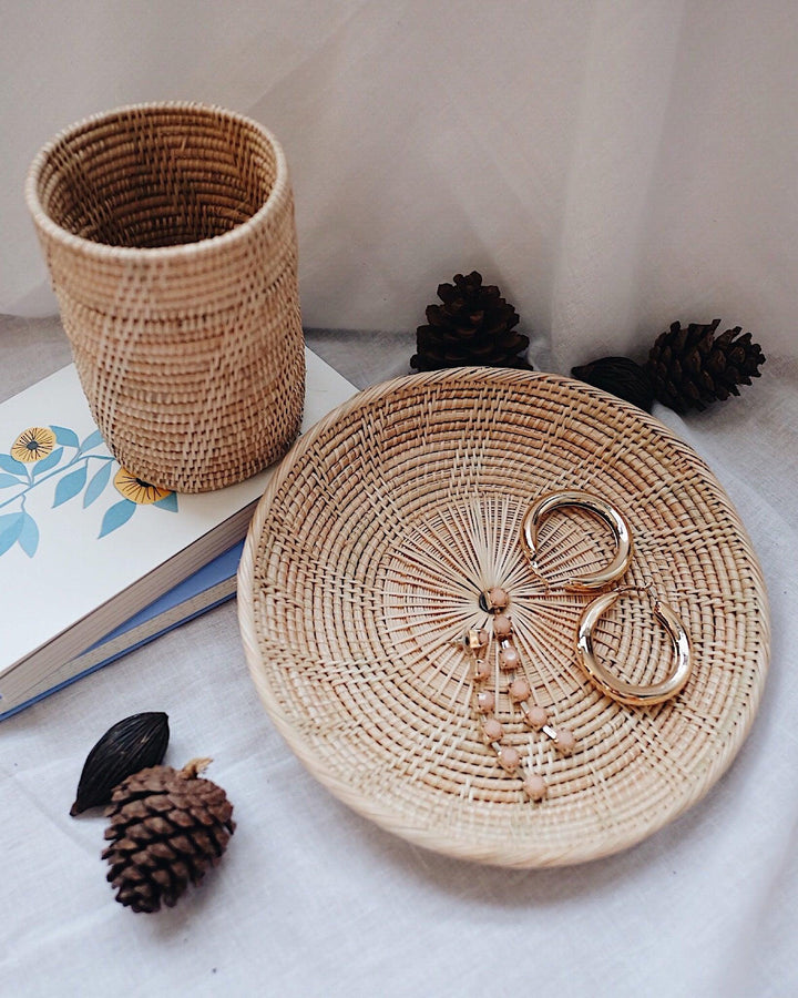 Thyme Rattan Utensil Holder & Round Rattan Plate Holiday Set