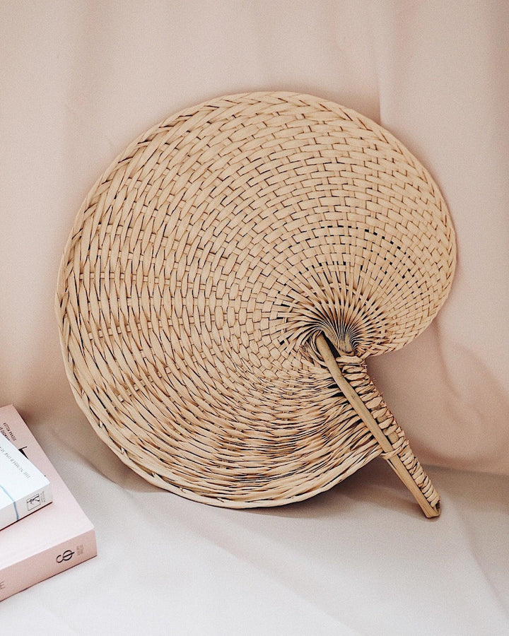 Seashell Straw Hand Fan | Olive & Iris 