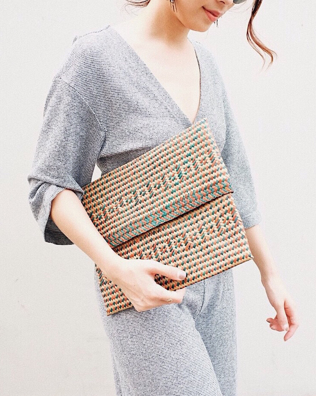 Coral seagrass woven clutch - olive & iris